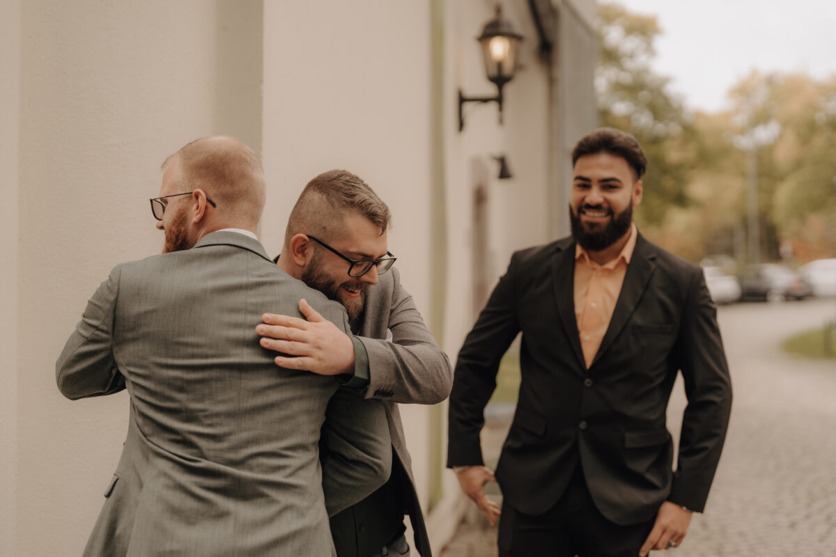 Glückwünsche und Umarmungen6