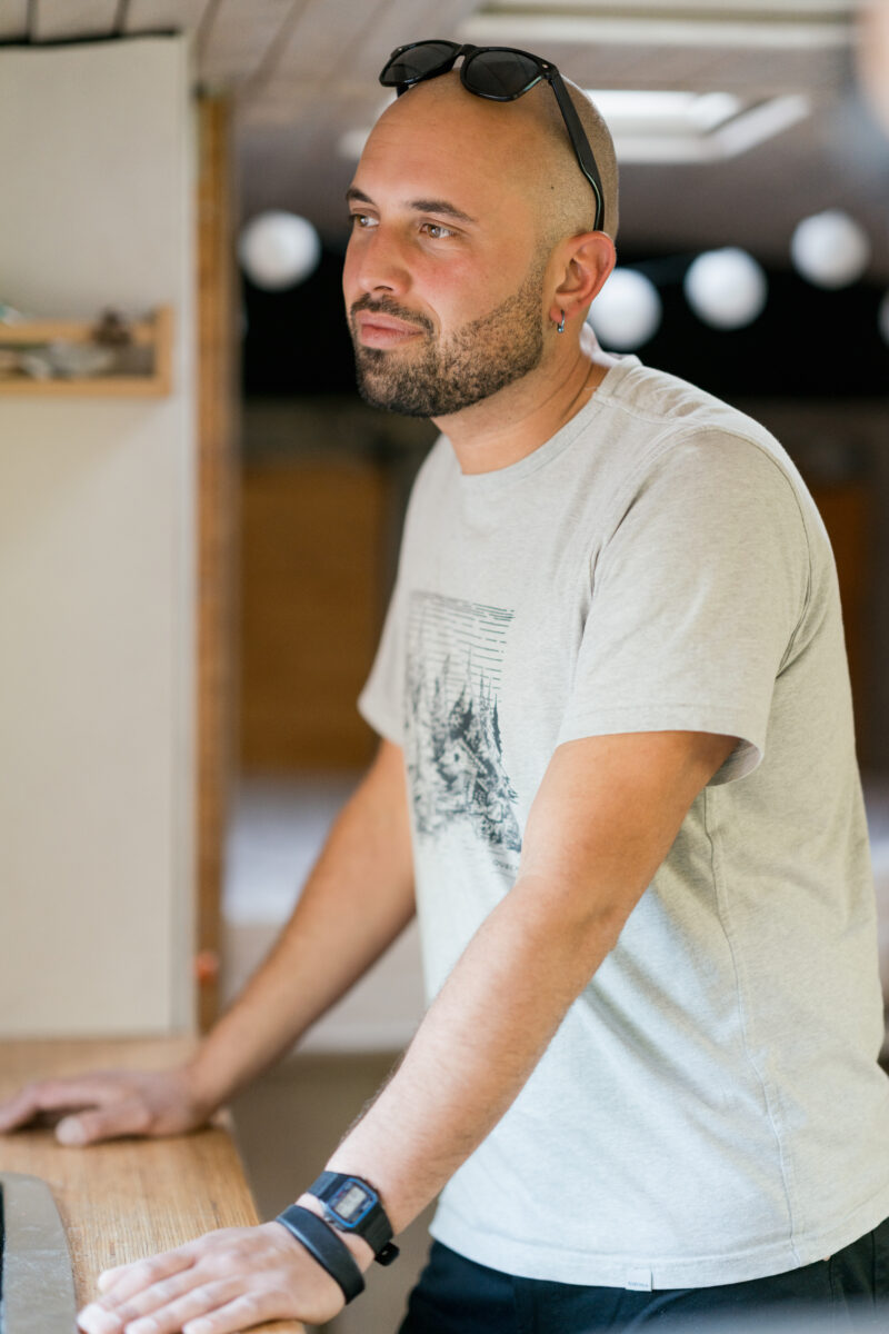 Portraitfoto eines Mannes mit Sonnenbrille