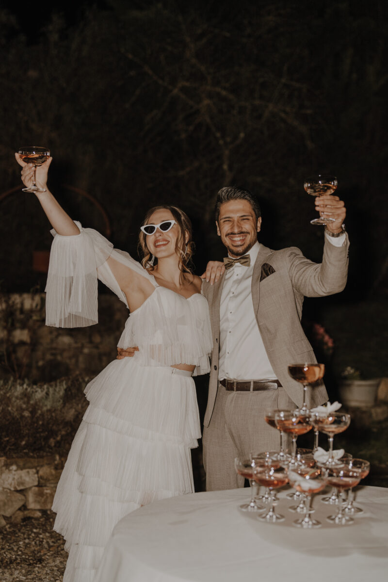 Destination Wedding Portfolio Hochzeitspaar in Partystimmung