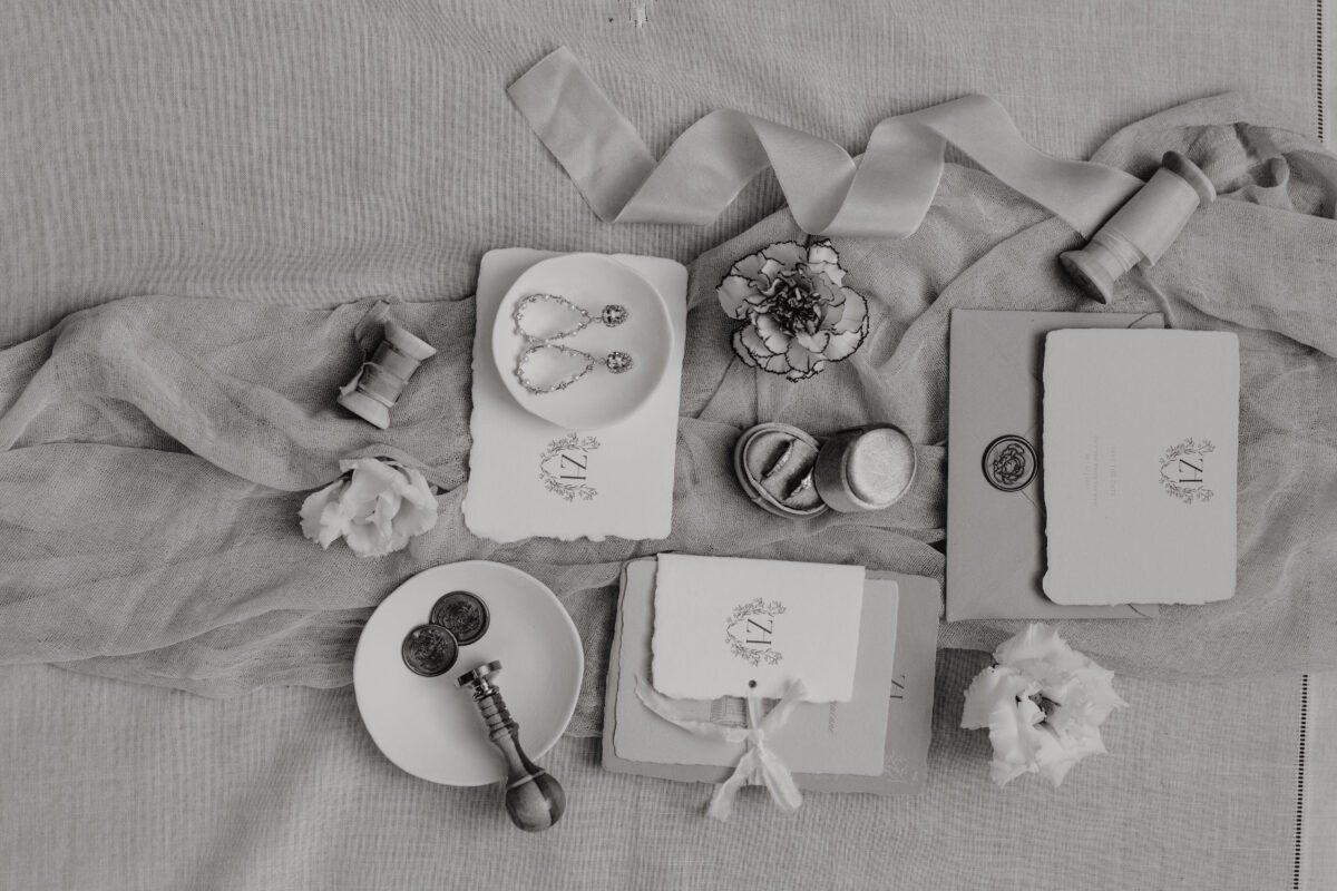 Hochzeitsportfolio, Hochzeitsgäste feiern und lachen bei der Hochzeitsfeier | Hochzeitsfotografie Köln