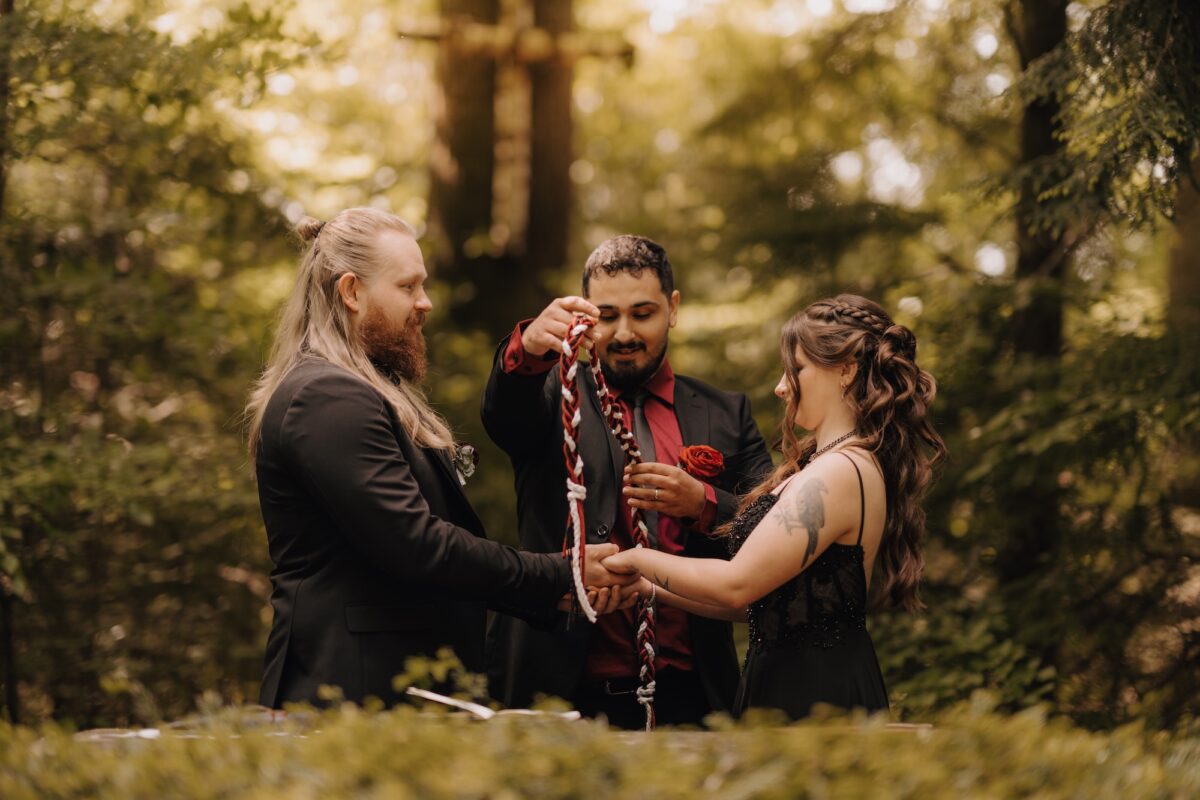 Wildwald Vosswinkel Hochzeit: Trauung mitten im Wald